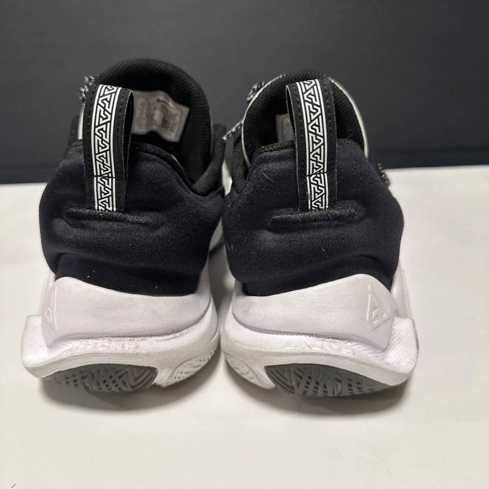 Nike Giannis Immortality Championship Size 10.5 White Gold CZ4099-100 Basketball
